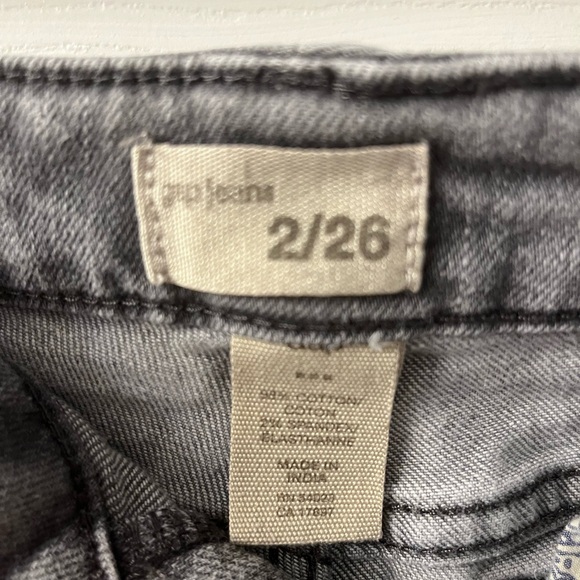 GAP Gray Frayed Hem Distressed Jean Shorts - Picture 2 of 4